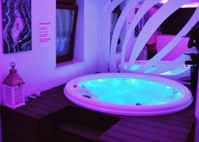 Apartment & Viktor Lux *